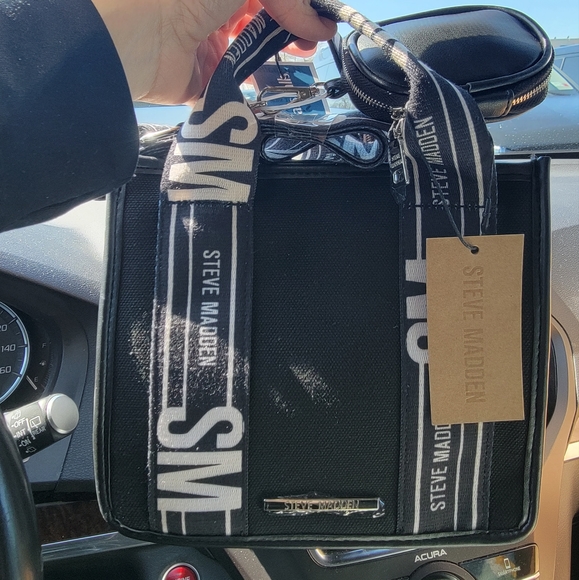 Steve Madden Handbags - Last Price Drop! LAST 1! Tiktok Viral Steve Madden Purse Bwebber Crossbody Bag!